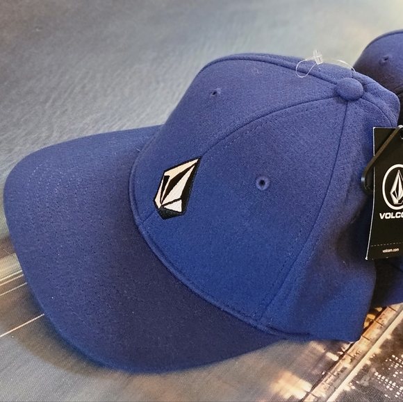 VOLCOM HATS - Picture 1 of 11